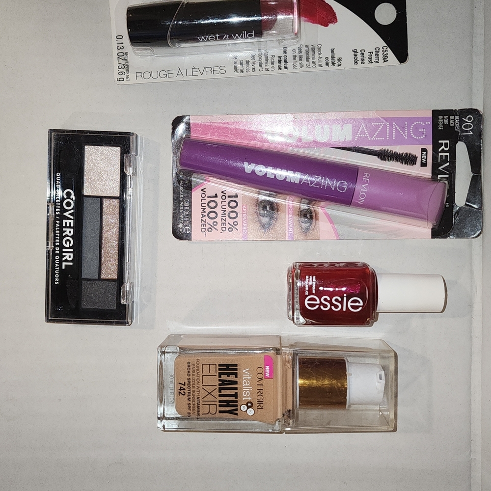 Revlon Volumazing Mascara in Purple